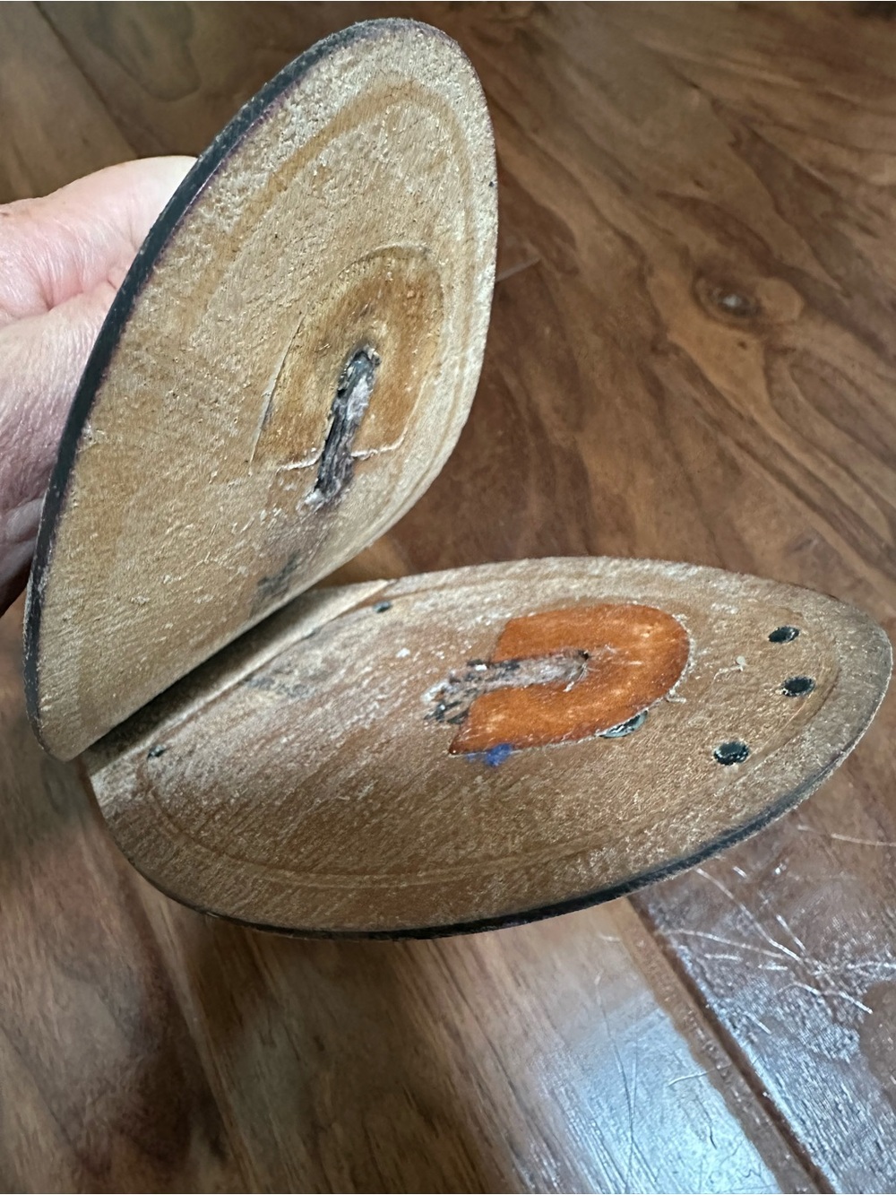 Gucci Black Sandals with Gold Emblem - Picture 5 of 6